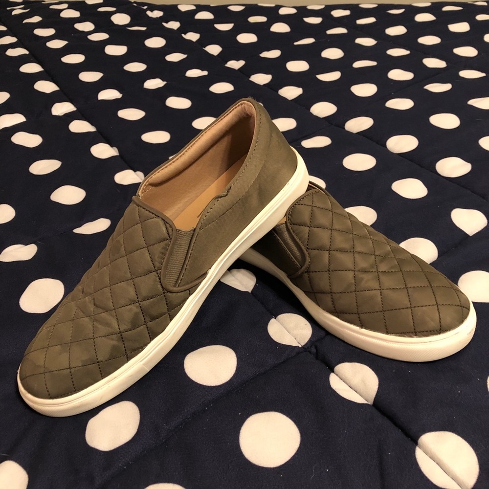 Steve Madden olive green slip on